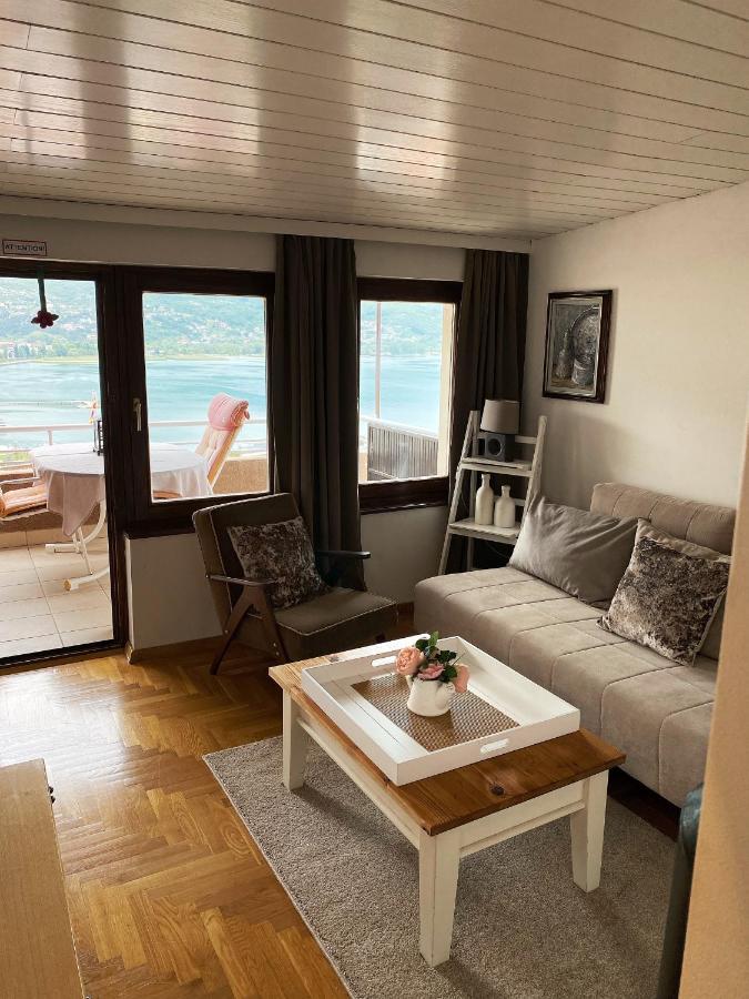 Lakeview Apartment