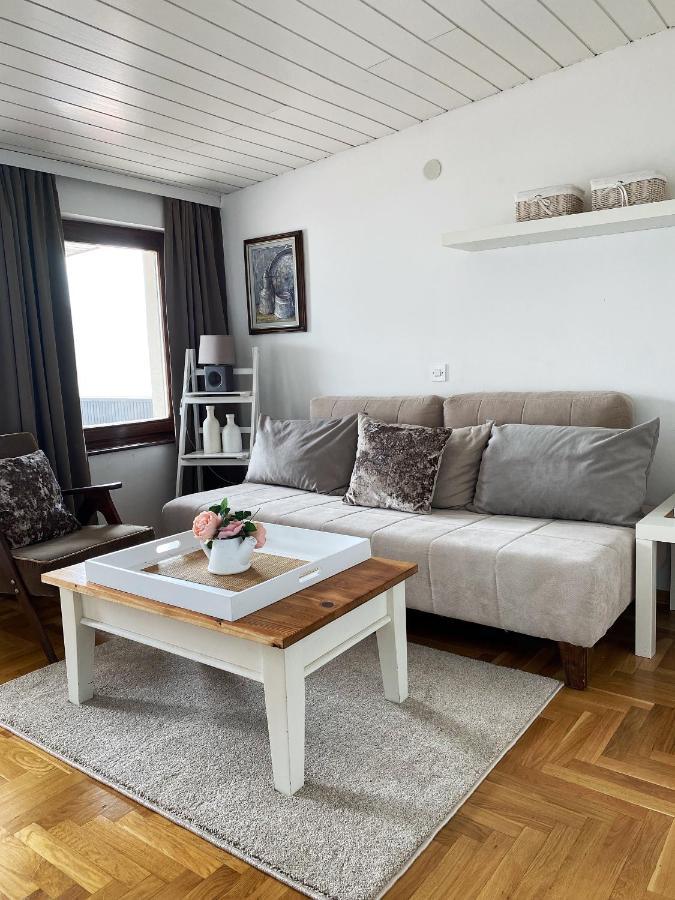 Lakeview * Ochryda